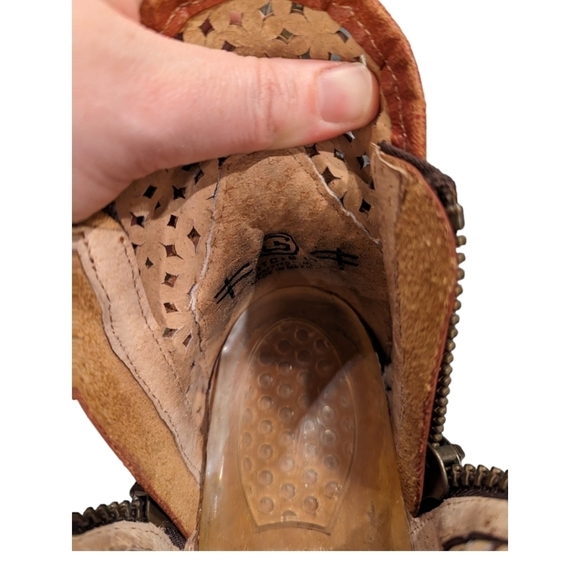 Circle G Corral Red Cut Out Shortie Bootie - Picture 5 of 15